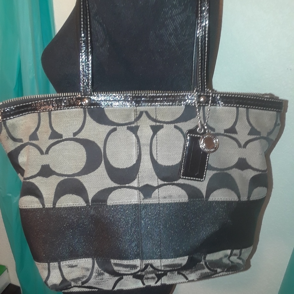 AUTHENTIC BLACK & GREY COACH SHOULDER BAG